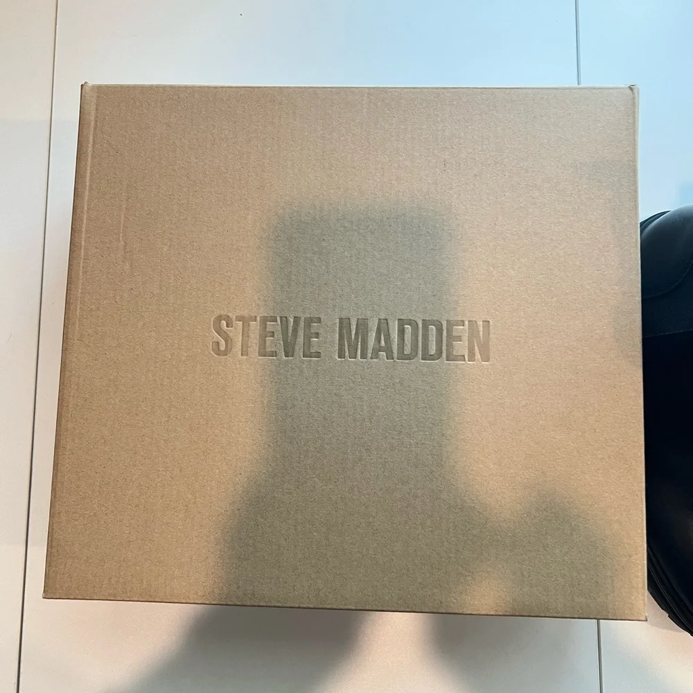 New, Steve Madden Women's Black HANDOUT Elastic Gore Chelsea Boots Size 9 - Picture 13 of 14